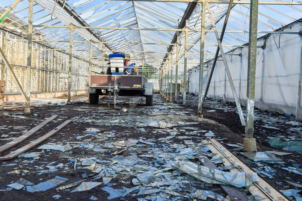 Glasschade Asten, Waardjesweg, diverse bedrijven