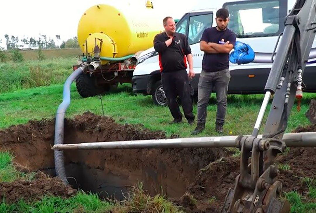 Aanleg van de tuinbouwriolering. Archieffoto: Gemeente Zaltbommel.