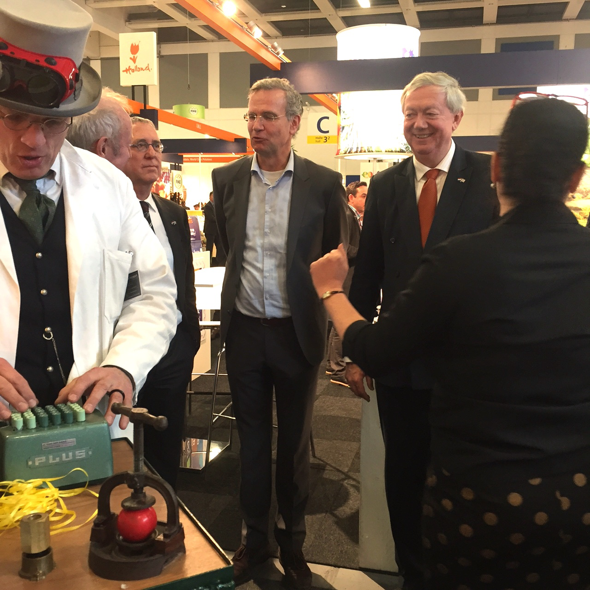 Waanzinnige Zweedse professor valt Nederlandse topambtenaar lastig.</p> <p>Foto: Eosta