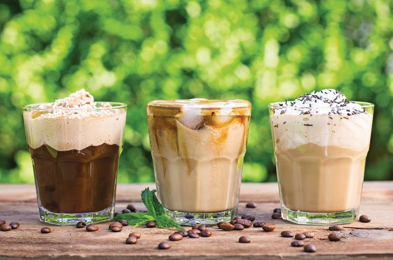 IJskoffie is minder bitter dan warme koffie. Zou temperatuur een oplossing kunnen zijn voor off-flavours van bonen? Foto: Canva/pilipphoto
