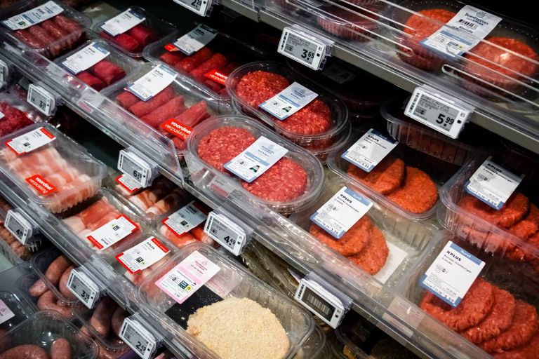 Nederlanders eten iets minder vlees, maar is dat een trendbreuk of is het tijdelijk? Foto: ANP