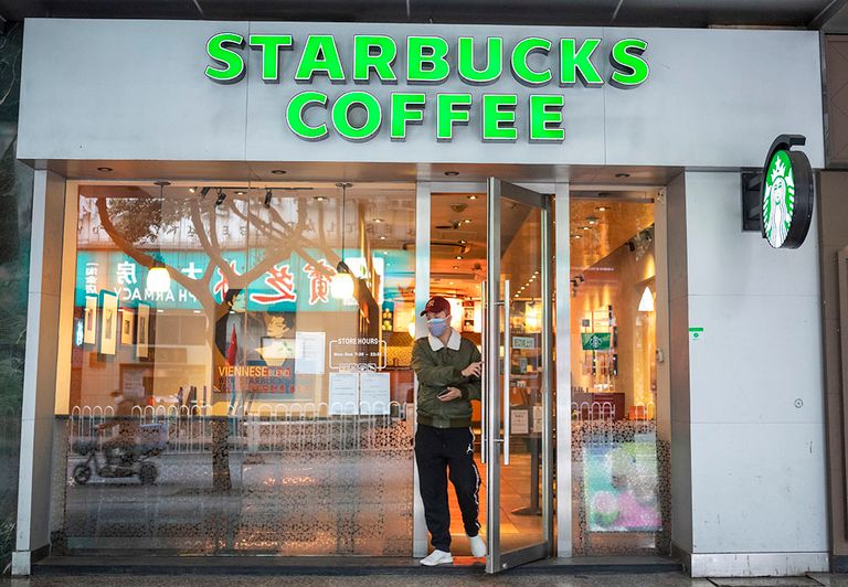 Starbucks is hard geraakt door de corona-uitbraken in de VS en China, de twee belangrijkste markten voor het bedrijf.  - Foto: ANP