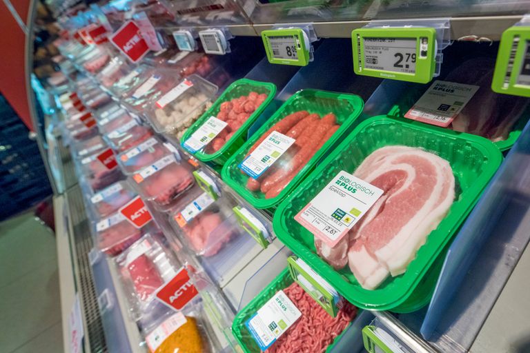 Vees bij Plus. De supermarktketen heeft de ambitie om meer plantaardige producten te verkopen. Foto: Koos Groenewold