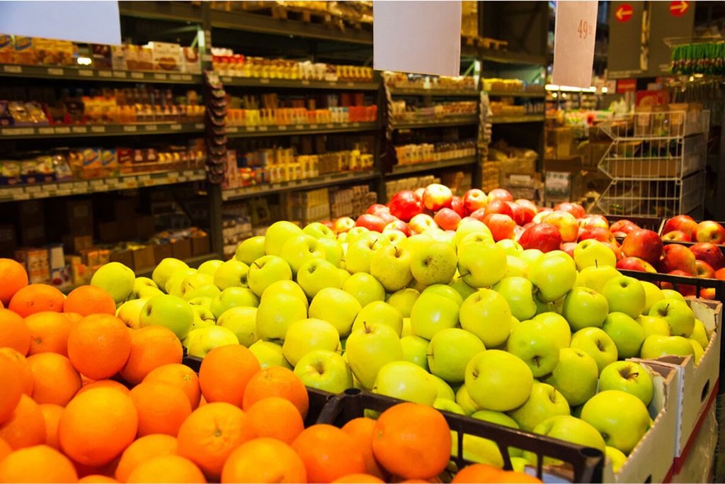 Wageningen Food and Biobased Research ondervroeg consumenten in verschillende EU-landen hoe zij denken over etikettering van fruit. - Foto: Canva/Grigorenko