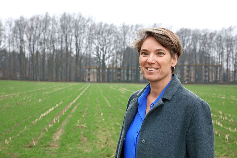 Meri Loeffen: “Mijn uitdaging is om zoveel mogelijk boeren bij het Deltaplan Agrarisch Waterbeheer te betrekken.” - Foto: Henk Riswick
