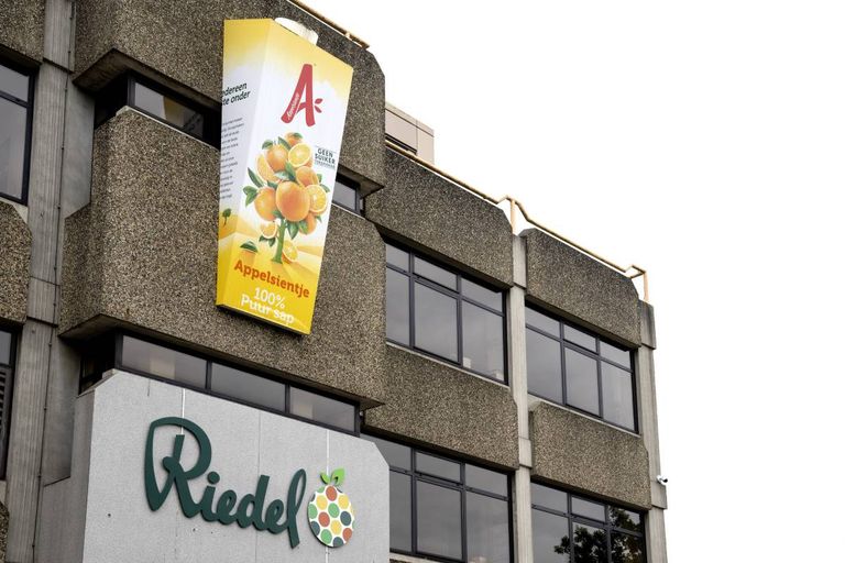Vruchtensapfabrikant Riedel past zijn fruitdranken aan.