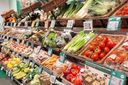 Het groenteschap in de volledige plantaardige vestiging van Rewe. Foto: Misset