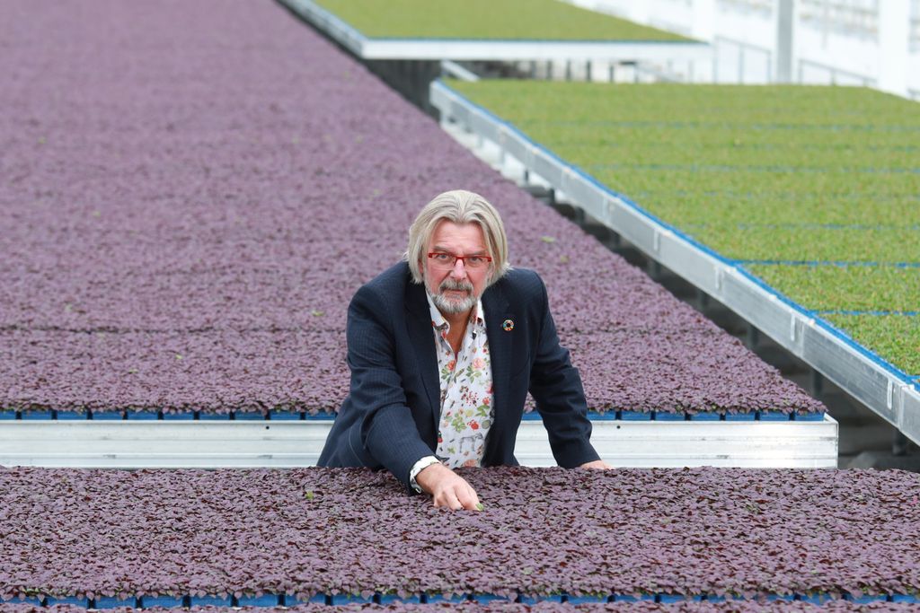 Rob Baan zet zich al jarenlang belangeloos in om de tuinbouw voor het voetlicht te brengen. Foto: Roel Dijkstra