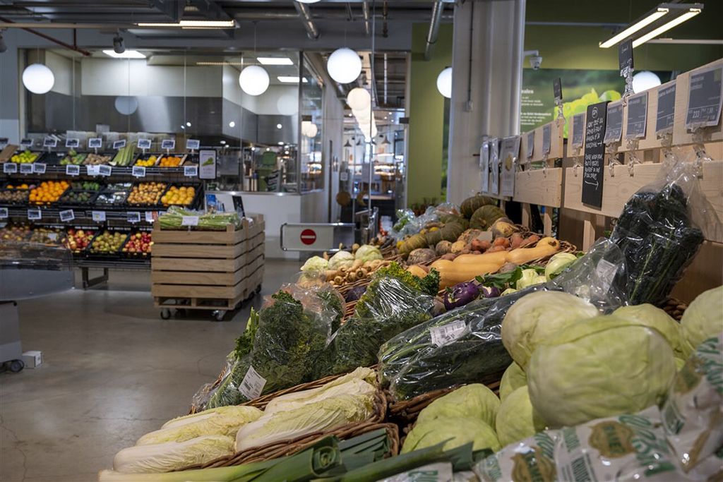 Groente in een biologische supermarkt. De sector wil koploper blijven in duurzaamheid. - Foto: ANP