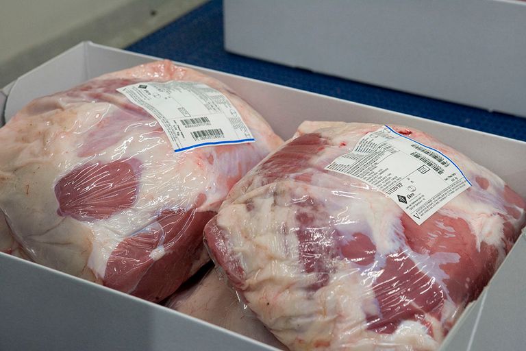 Slachterijen kunnen het kalfsvlees in verband met de coronamaatregelen moeilijk kwijt. - Foto: Jan Willem Schouten