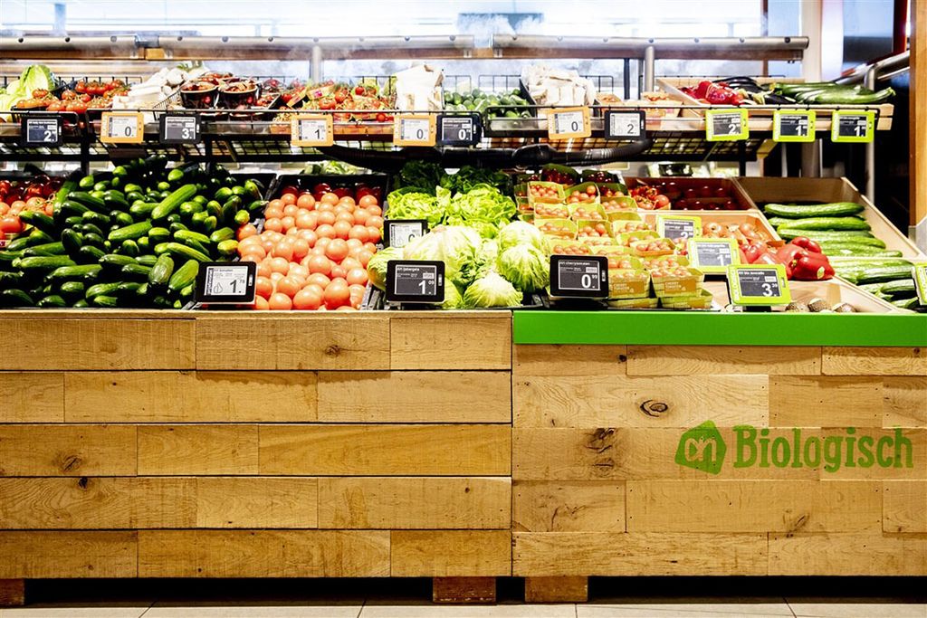 Biologische groente in het schap bij Albert Heijn. - Foto: ANP