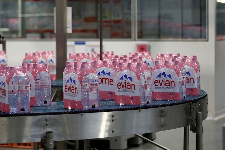 De divisie flessenwater van Danone profiteerde van de versoepelingen van de coronabeperkingen in veel landen. - Foto: Reuters