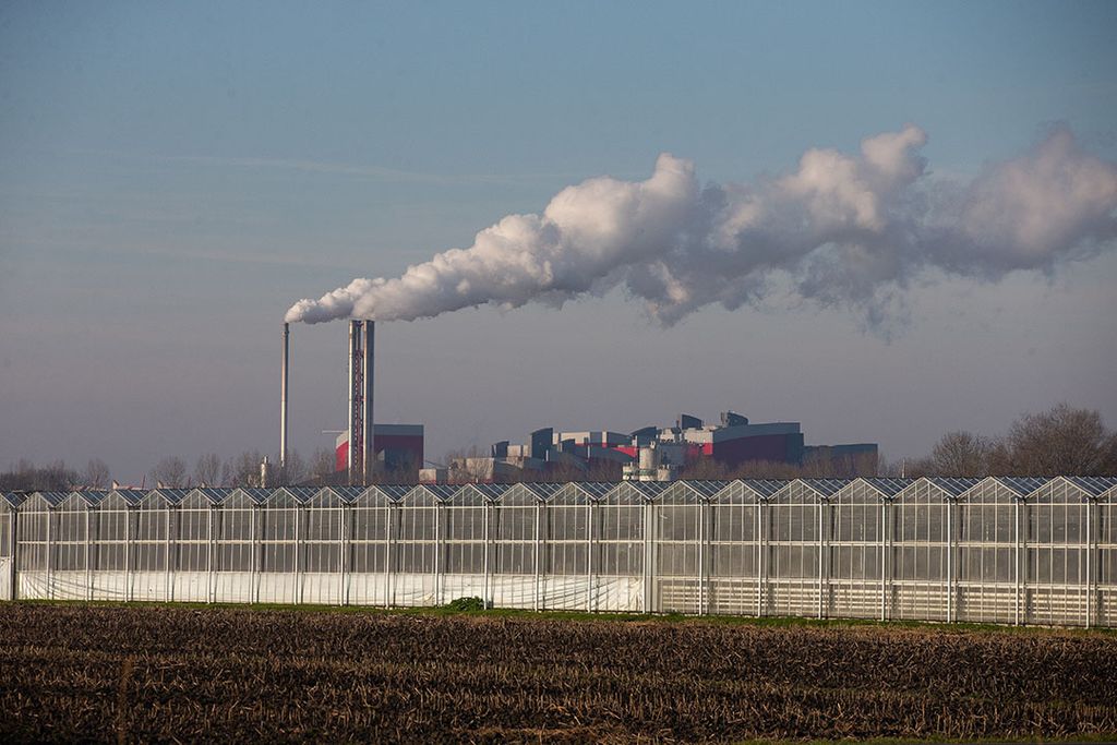 Afvalenergiebedrijven zoals HVC in Alkmaar stoten samen 8 Mton CO2 uit, waarvan tweederde biogeen. De toekomstige behoefte van de glastuinbouw is 2 Mton. - Foto: ANP