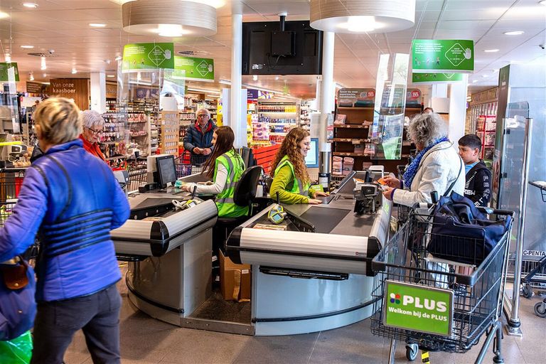 Consumenten kiezen voor gemak en blijven deels drukke supermarkten mijden vanwege zorgen om hun veiligheid. Foto: ANP