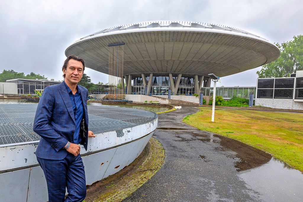 Koert van Mensvoort organiseert in het Evoluon de expositie Spacefarming. - Foto: Bert Jansen