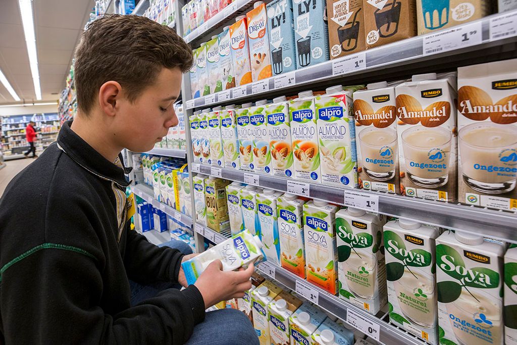 AMC verpakt onder andere dranken van Oatly en Albert Heijn. Foto: Canva