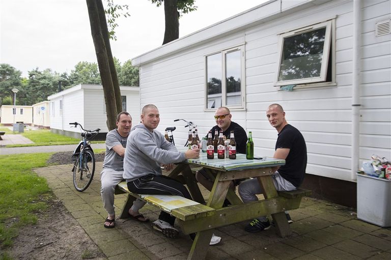 Archiefbeeld van Poolse arbeidsmigranten op een recreatiepark. - Foto: ANP