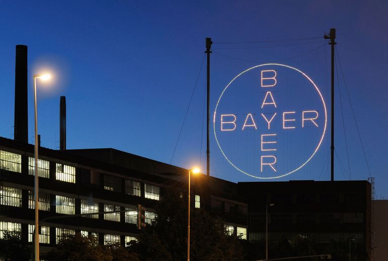 Bayer hoofdkwartier bij nacht