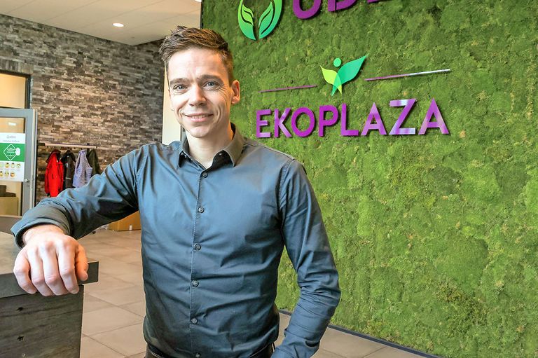 Hans van Mierlo (36) is marketingmanager bij groothandel Udea; moederbedrijf van onder meer Ekoplaza. - Foto: Bert Jansen