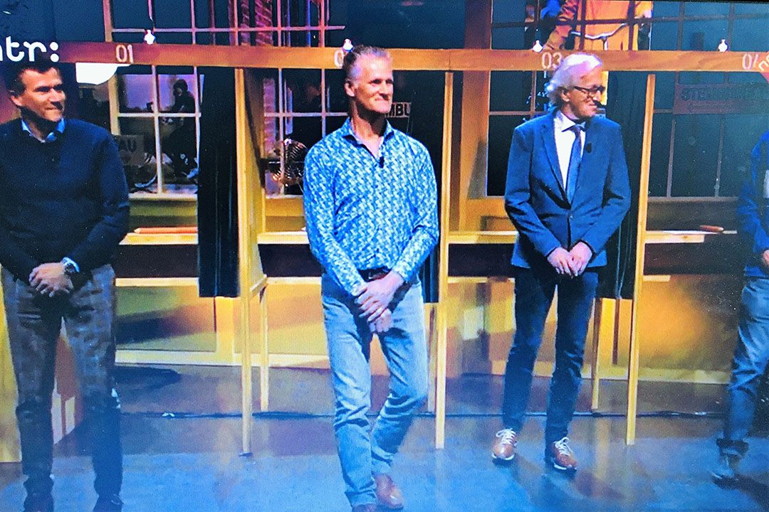 Frans van Lint stapt naar voren als de échte fruitteler Frans van Lint, bij tv-programma Kiespijn van de NTR. - Foto: Ton van der Scheer