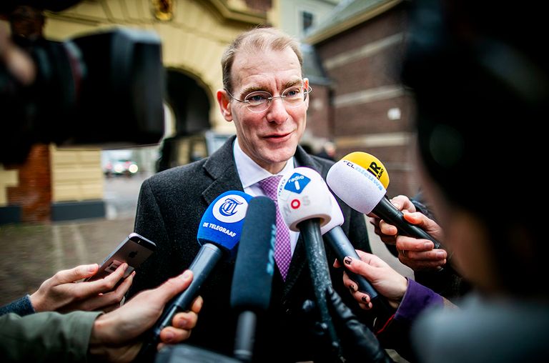 DEN HAAG - Menno Snel, staatssecretaris van Financien, komt aan op het Binnenhof voor de wekelijkse ministerraad. ANP REMKO DE WAAL