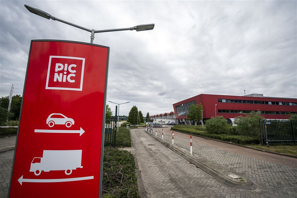 Exterieur van het nieuwe distributiecentrum van de online supermarkt Picnic in Apeldoorn. Foto: ANP
