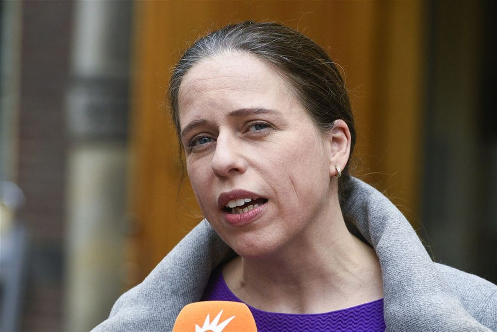 “Zolang de meerwaarde van duurzaamheid niet zichtbaar is, is het niet verwonderlijk dat consumenten hun keuze alleen baseren op de prijs”, zegt landbouwminister Schouten. Foto: ANP