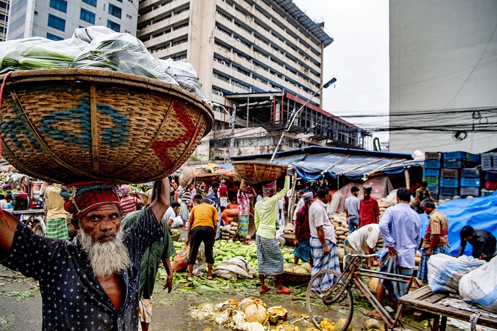 Markt in hoofdstad Bangladesh, Dhakka. Foto: ANP/ROBIN UTRECHT