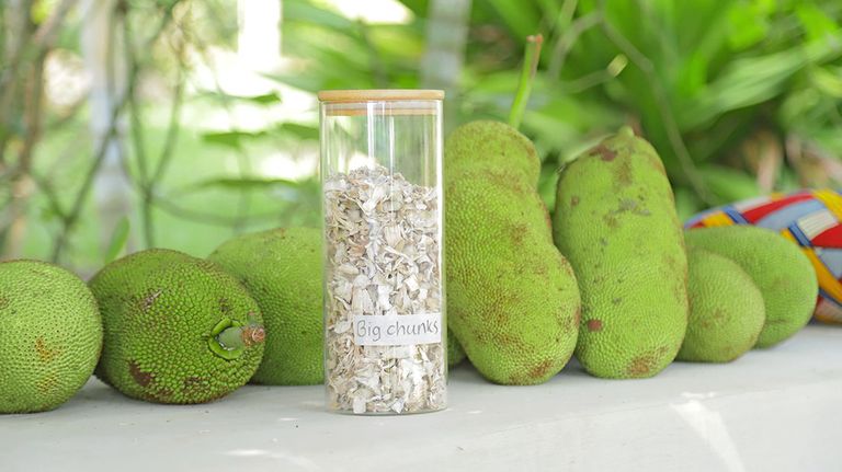 Dankzij zijn stevige, vlezige textuur en vermogen om smaken en kruiden op te nemen, is jackfruit een geschikte vleesvervanger. - Foto's"" Fiber Foods
