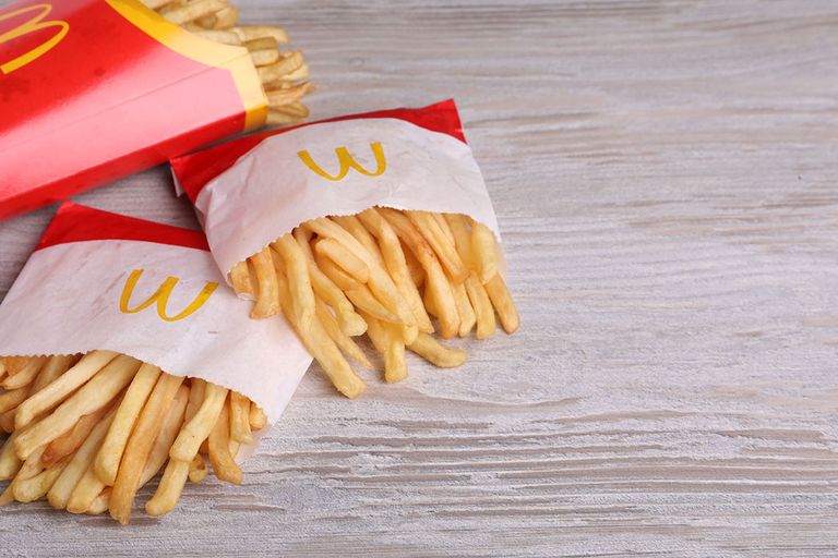 De drie soorten groentepatat worden bij de Franse McDonald's gemengd aangeboden tegen dezelfde prijs als ‘conventionele’ aardappelpatat. - Foto: Canva