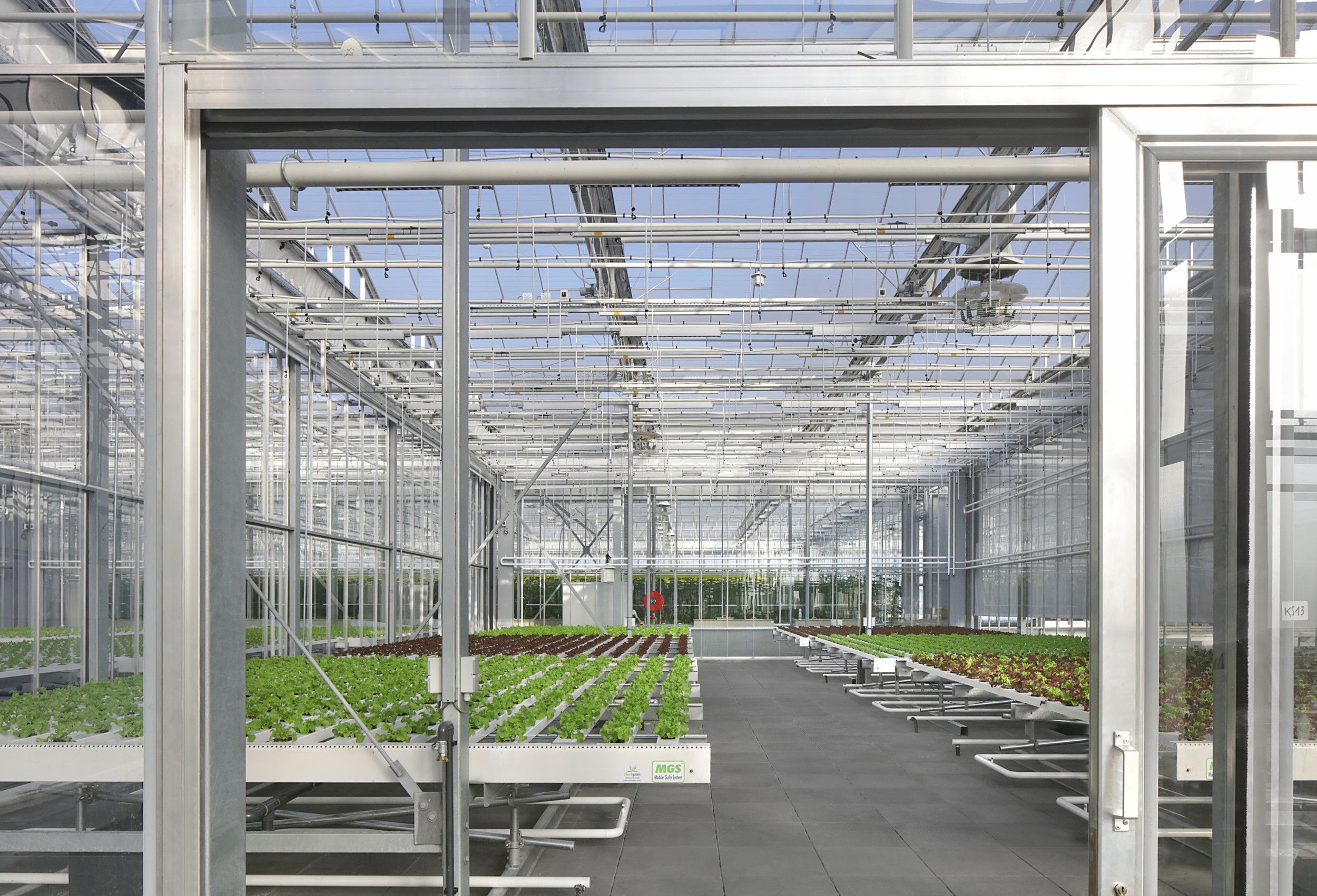 Agrotopia is bovenop een van de loodsen van groenteveiling REO gebouwd. Foto: Van Bergen Kolpa Architecten