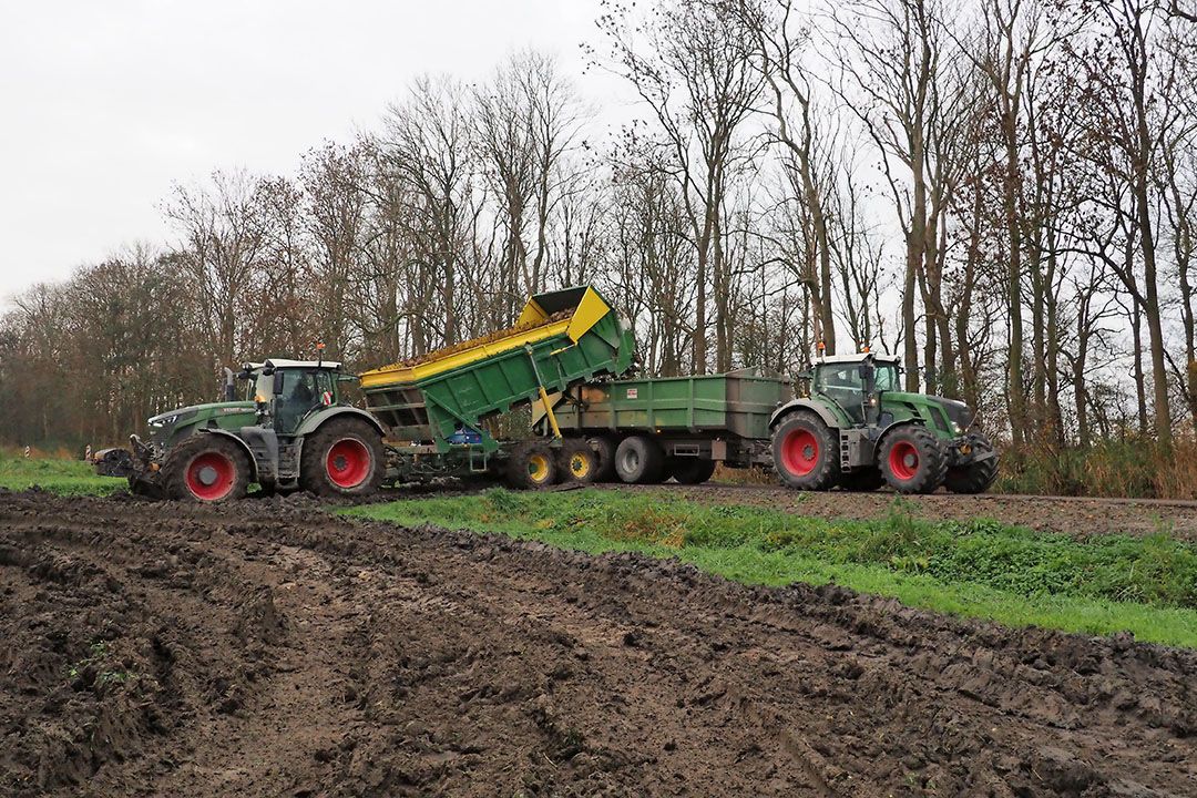 Patrick van Benschop heeft zelfs een overlaadwagen gekocht met aangedreven assen. Foto: Marga van der Meer