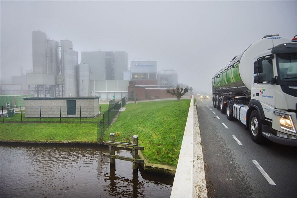 Een zuivelfabriek van FrieslandCampina. - Foto: ANP/Marcel van Kammen