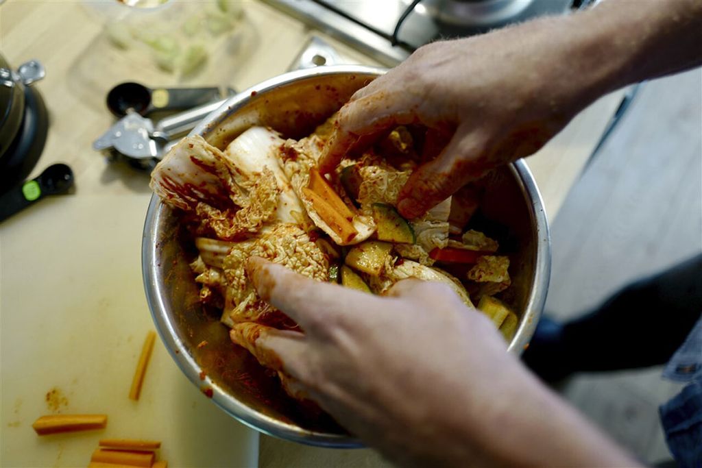 Een gerecht met gefermenteerde kool en groenten. - Foto: ANP