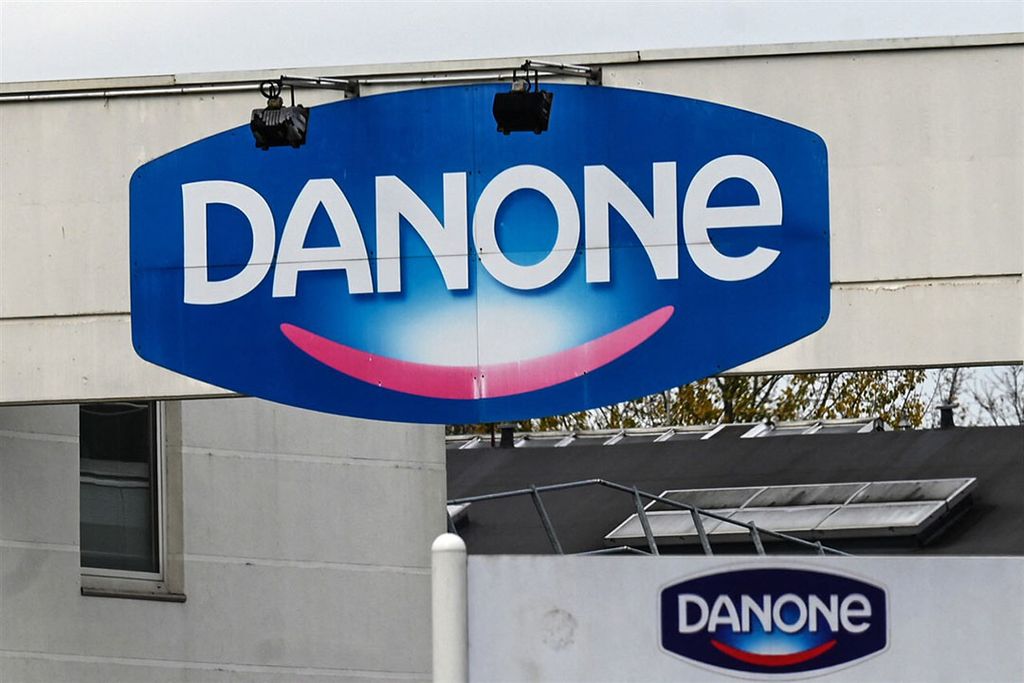 Het logo Danone bij een fabriek van de zuivelonderneming in Bailleul, Noord-Frankrijk. - Foto: ANP