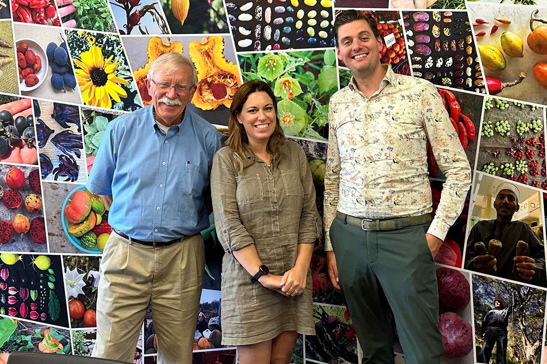 Vlnr: Mike Hoffmann en Danielle Eiseman van Cornell University en Stijn Baan van Koppert Cress tijdens de EatThis in Residency. - Foto: Angelique de Wit