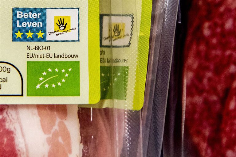 Vlees met een Beter Leven-keurmerk. 39% van de Nederlanders vindt dat het dierenwelzijn in de veehouderij niet gewaarborgd kan worden. - Foto: ANP