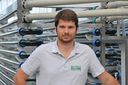 Jannes Vertommen heeft op het glastuinbouwbedrijf de algenteelt geïntroduceerd, die naar verwachting de toekomstige hoofdinkomstenbron zal gaan worden. Foto’s: Peter Visser