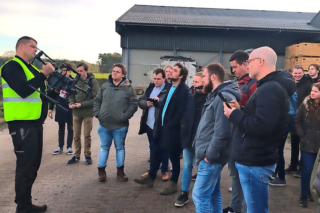 Praktijkles met een drone bij aardappelteler Jacob van den Borne. Foto: Yuverta