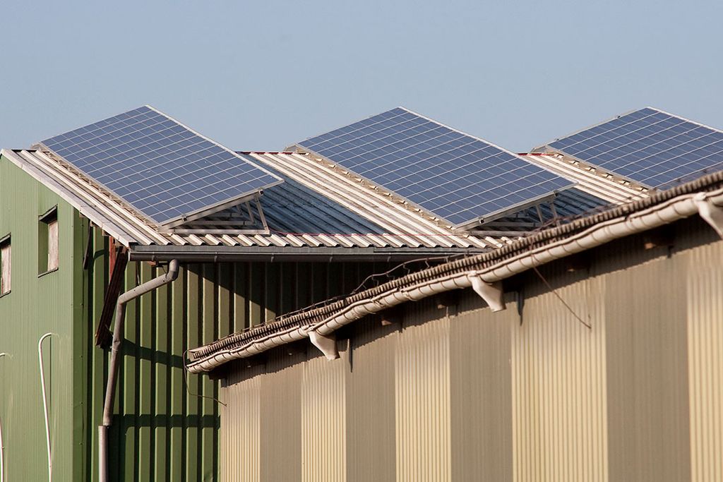 Zonnepanelen op het dak van een Duits akkerbouwbedrijf. Foto: Ronald Hissink